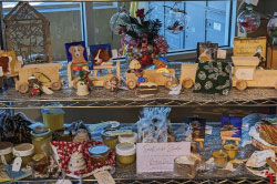 250×166–holiday-art-cart Holiday Art on the Cart