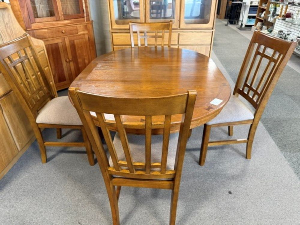 Oval Inlaid Table 1 Leaf 4 Chairs $299