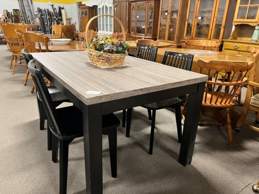 Wood Grain Table and Chairs $259