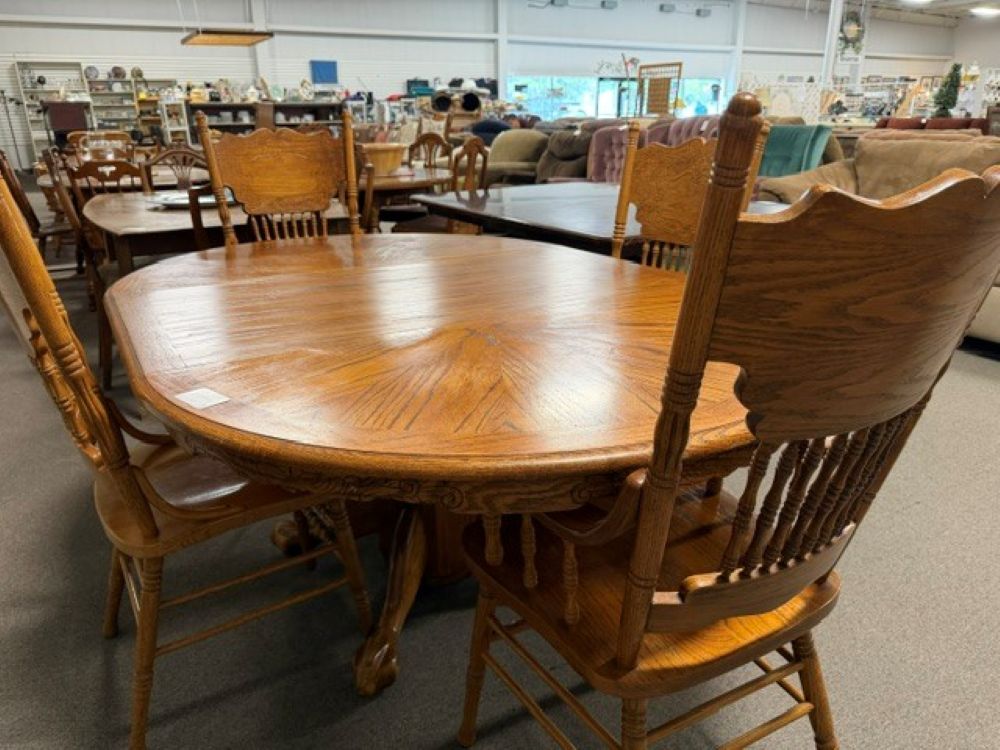 Table 1 Leaf 4 Chairs $249